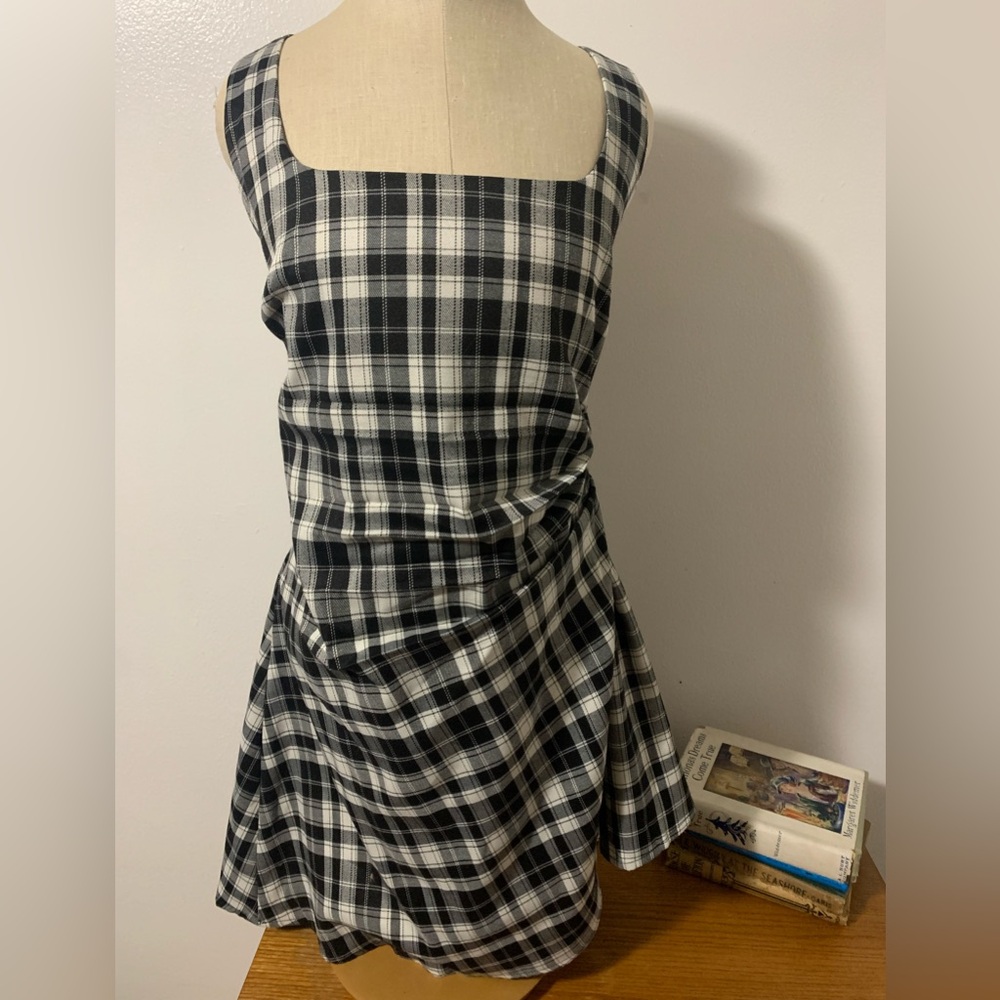 Cider Black and White Side Ruched Belted Plaid Dress - Picture 9 of 16